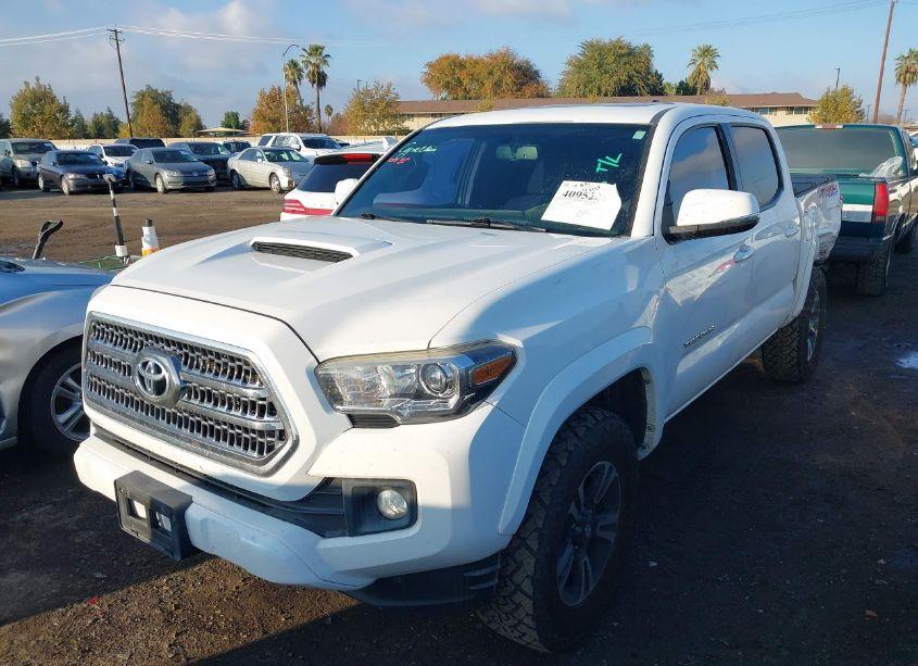 Photo 2 of 2017 Toyota Tacoma TRD SPORT (VIN 3TMCZ5AN0HM048939)