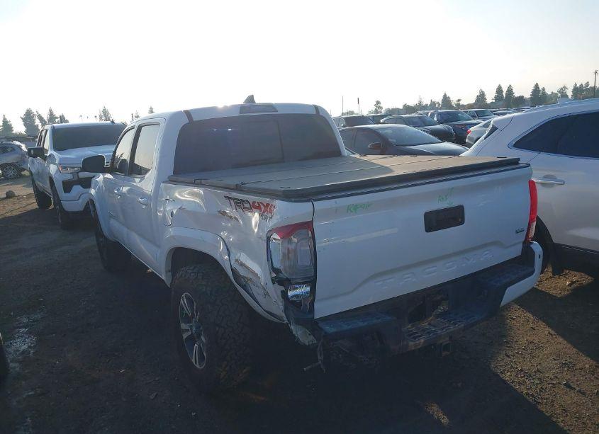 Photo 3 of 2017 Toyota Tacoma TRD SPORT (VIN 3TMCZ5AN0HM048939)