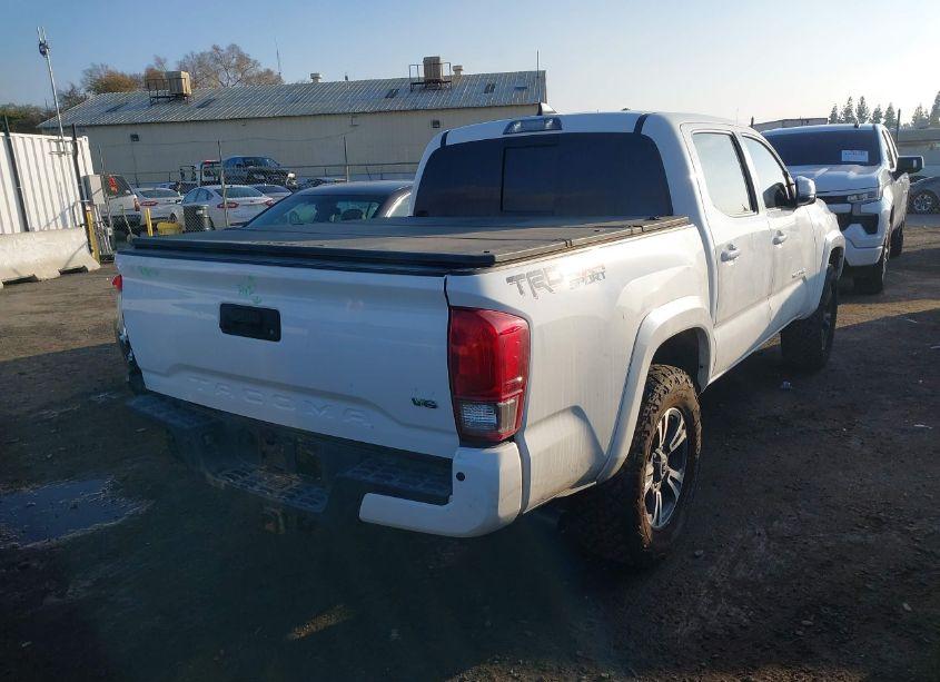 Photo 4 of 2017 Toyota Tacoma TRD SPORT (VIN 3TMCZ5AN0HM048939)