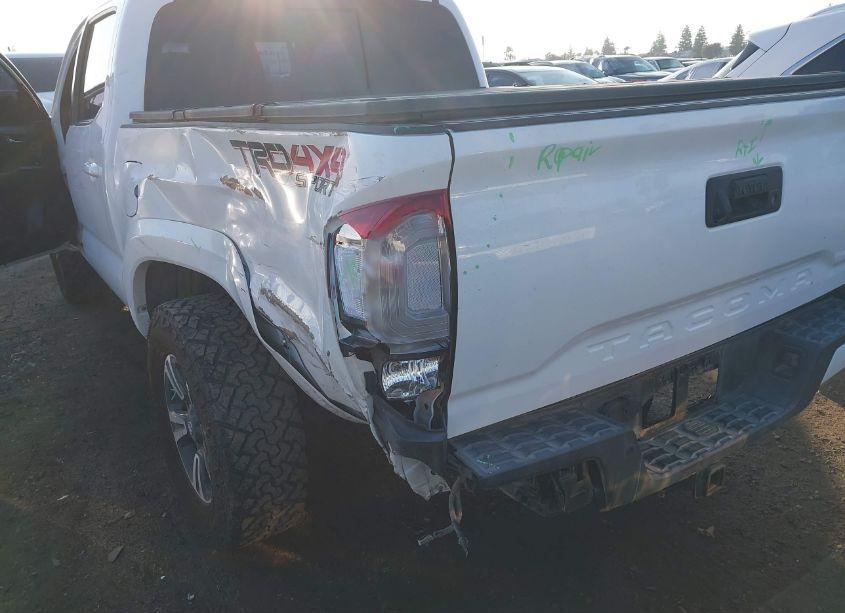 Photo 6 of 2017 Toyota Tacoma TRD SPORT (VIN 3TMCZ5AN0HM048939)