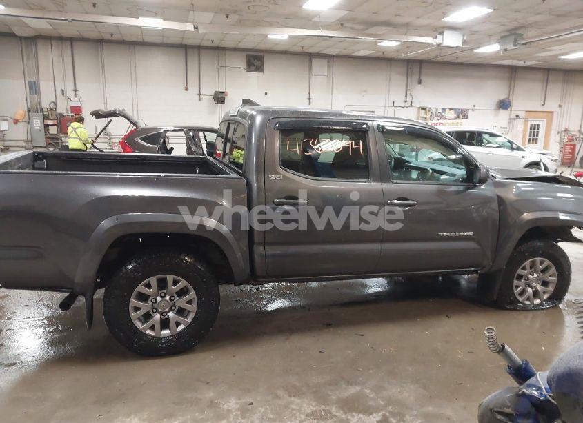 Photo 14 of 2017 Toyota Tacoma SR5 V6 (VIN 3TMCZ5AN0HM066891)