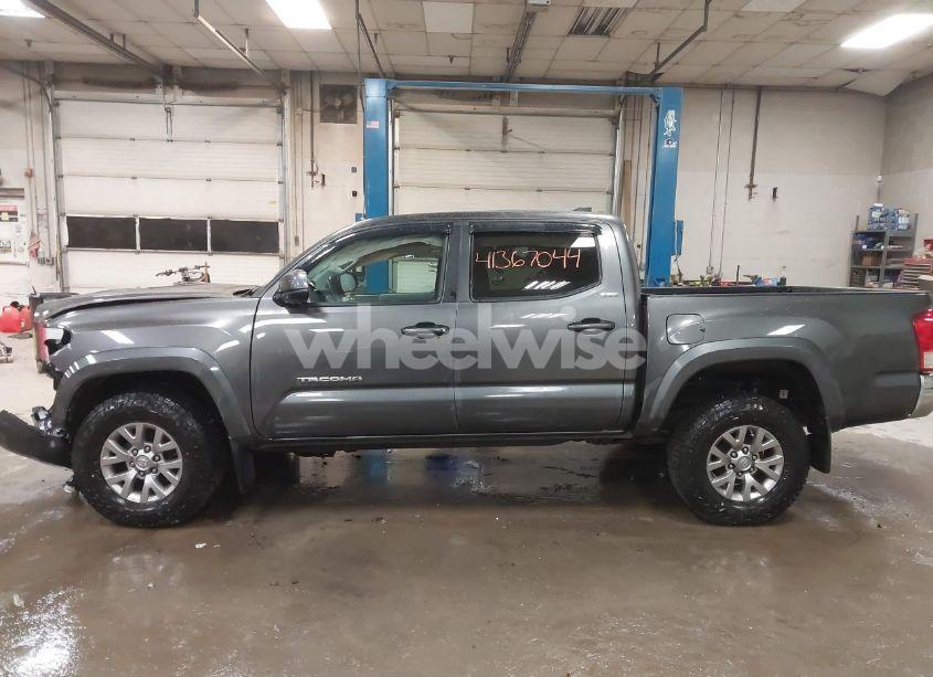 Photo 15 of 2017 Toyota Tacoma SR5 V6 (VIN 3TMCZ5AN0HM066891)