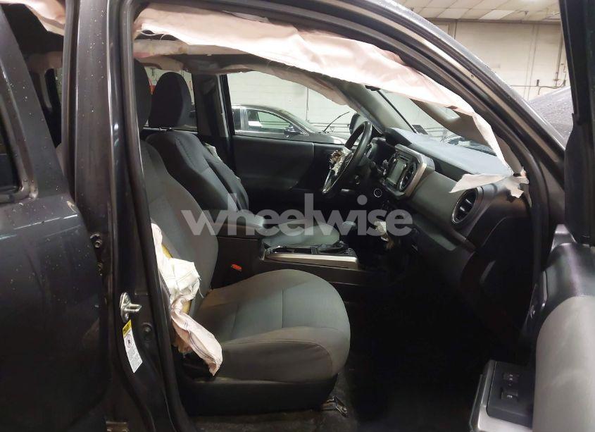 Photo 5 of 2017 Toyota Tacoma SR5 V6 (VIN 3TMCZ5AN0HM066891)