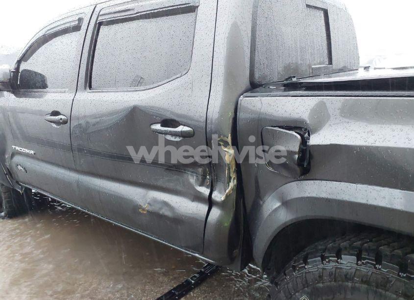 Photo 18 of 2017 Toyota Tacoma TRD SPORT (VIN 3TMCZ5AN0HM076210)