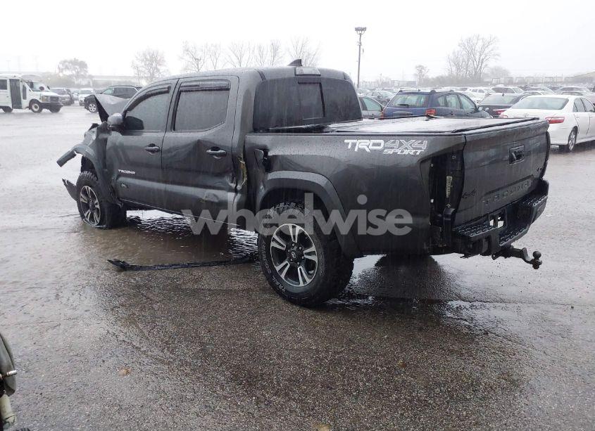 Photo 3 of 2017 Toyota Tacoma TRD SPORT (VIN 3TMCZ5AN0HM076210)