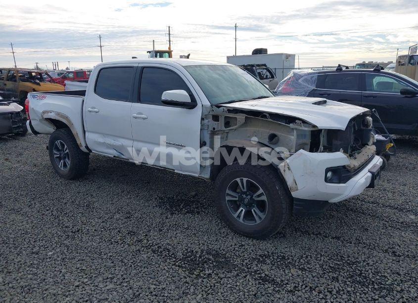 2017 Toyota Tacoma SR V6/SR5 V6/TRD OFF ROAD/TRD PRO/TRD SPORT (VIN 3TMCZ5AN0HM109836) main photo