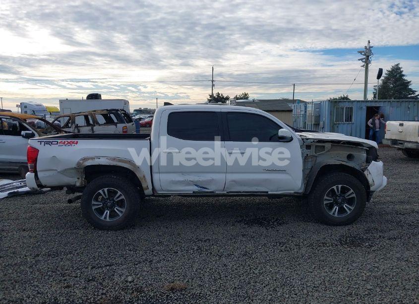 Photo 14 of 2017 Toyota Tacoma SR V6/SR5 V6/TRD OFF ROAD/TRD PRO/TRD SPORT (VIN 3TMCZ5AN0HM109836)