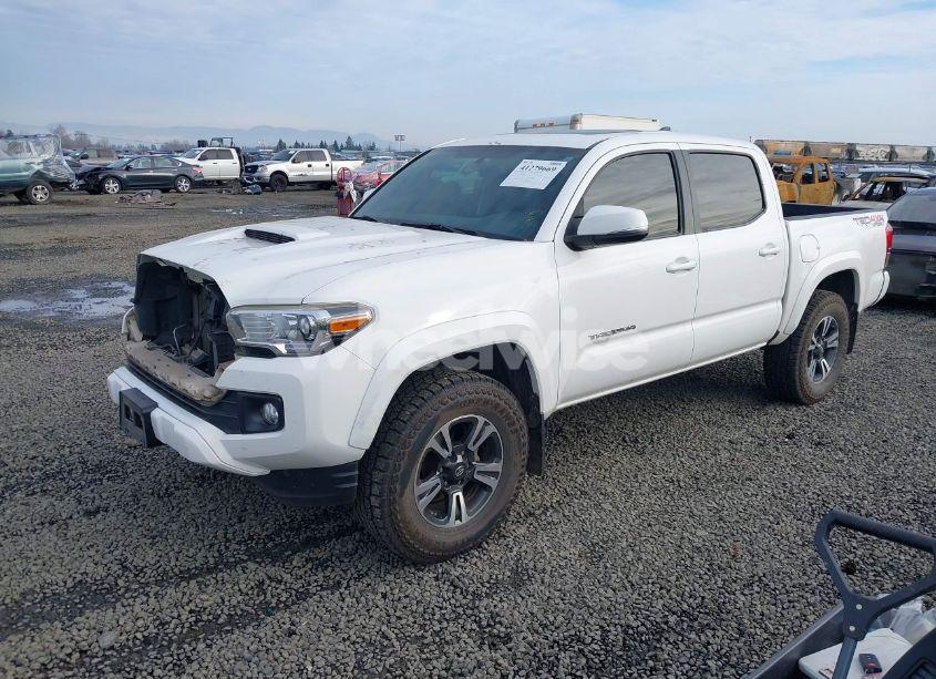 Photo 2 of 2017 Toyota Tacoma SR V6/SR5 V6/TRD OFF ROAD/TRD PRO/TRD SPORT (VIN 3TMCZ5AN0HM109836)