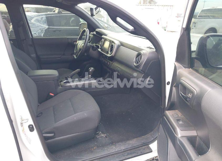 Photo 5 of 2017 Toyota Tacoma SR V6/SR5 V6/TRD OFF ROAD/TRD PRO/TRD SPORT (VIN 3TMCZ5AN0HM109836)