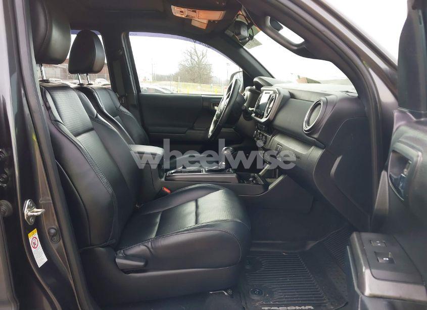 Photo 5 of 2018 Toyota Tacoma TRD SPORT (VIN 3TMCZ5AN0JM150540)