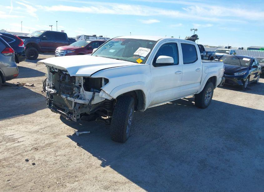 Photo 2 of 2019 Toyota Tacoma SR5 V6 (VIN 3TMCZ5AN0KM215923)