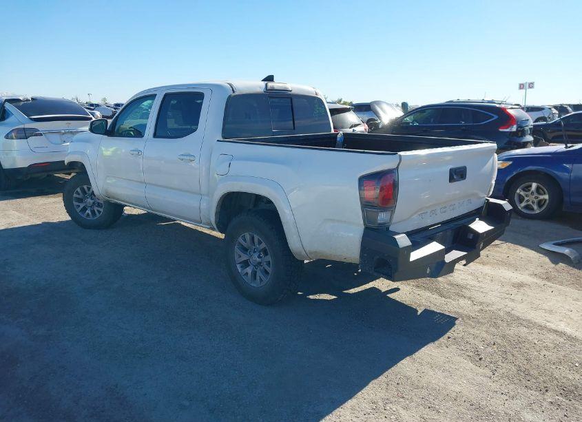 Photo 3 of 2019 Toyota Tacoma SR5 V6 (VIN 3TMCZ5AN0KM215923)