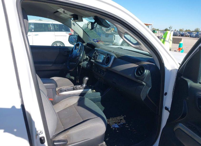 Photo 5 of 2019 Toyota Tacoma SR5 V6 (VIN 3TMCZ5AN0KM215923)