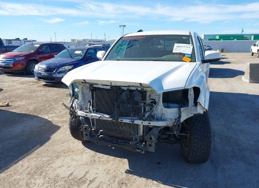 Photo 6 of 2019 Toyota Tacoma SR5 V6 (VIN 3TMCZ5AN0KM215923)