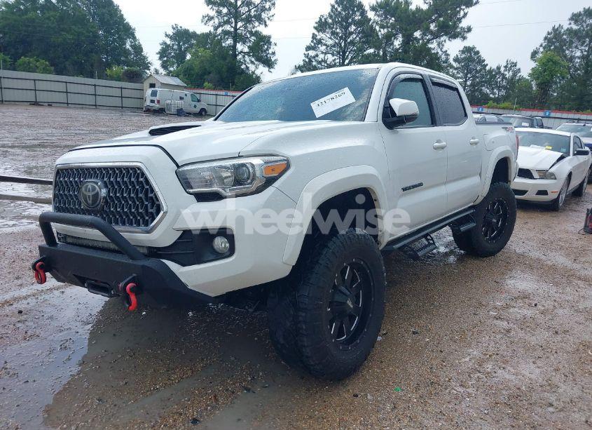 Photo 2 of 2019 Toyota Tacoma TRD SPORT (VIN 3TMCZ5AN0KM232852)