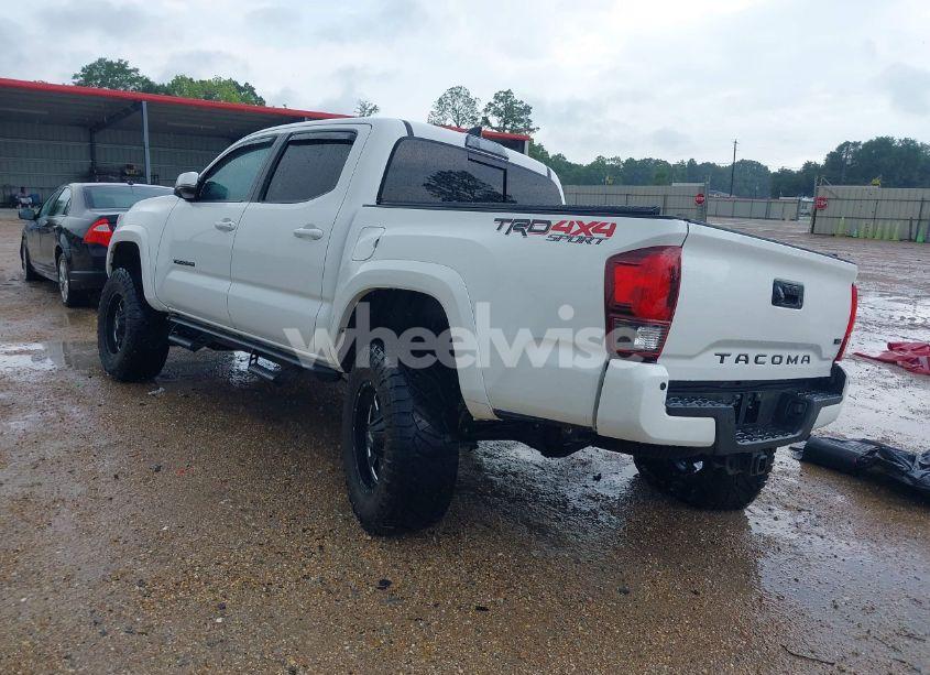 Photo 3 of 2019 Toyota Tacoma TRD SPORT (VIN 3TMCZ5AN0KM232852)