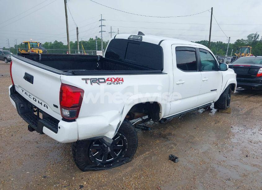 Photo 4 of 2019 Toyota Tacoma TRD SPORT (VIN 3TMCZ5AN0KM232852)