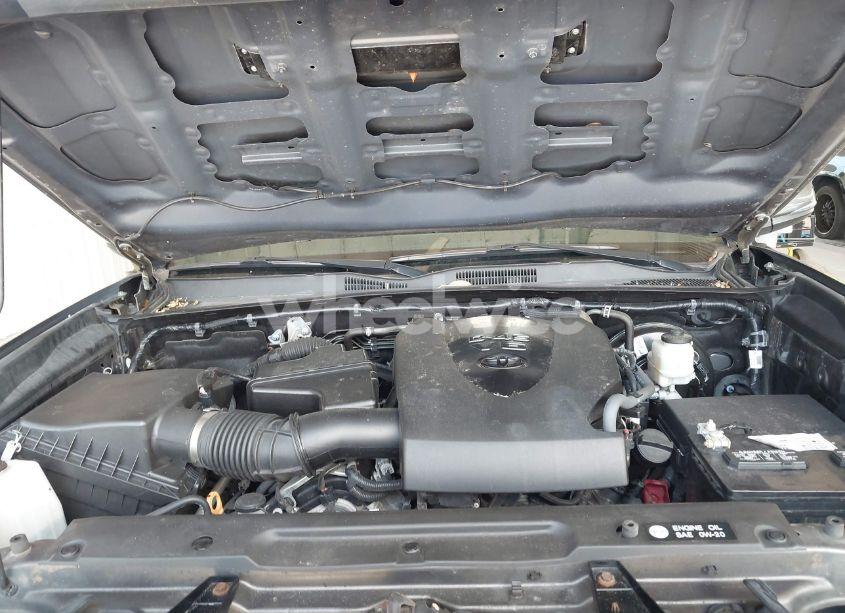 Photo 10 of 2019 Toyota Tacoma LIMITED/SR V6/SR5 V6/TRD OFF ROAD/TRD PRO/TRD SPORT (VIN 3TMCZ5AN0KM248419)