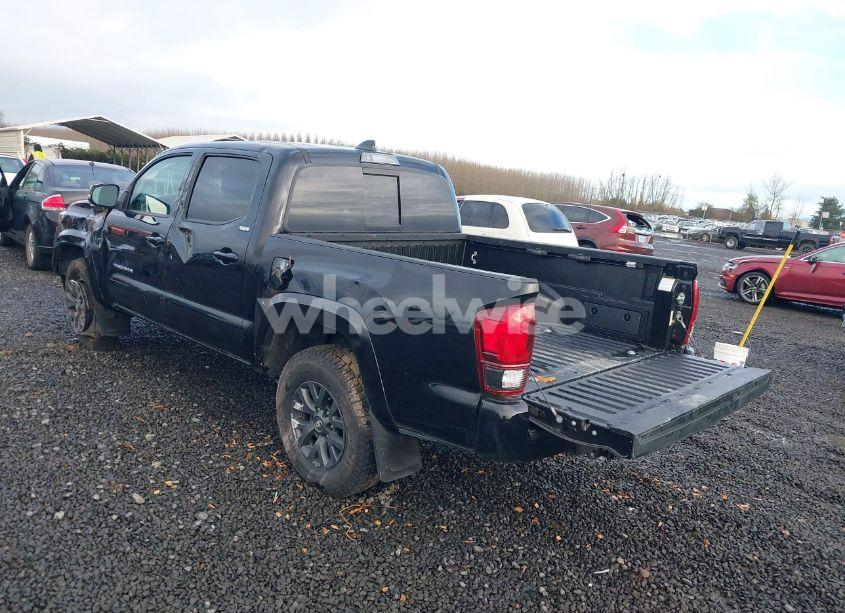 Photo 3 of 2022 Toyota Tacoma DOUBLE CAB/SR/SR5/TRD SPORT/TRD OFF ROAD/TRD PRO (VIN 3TMCZ5AN0NM468406)
