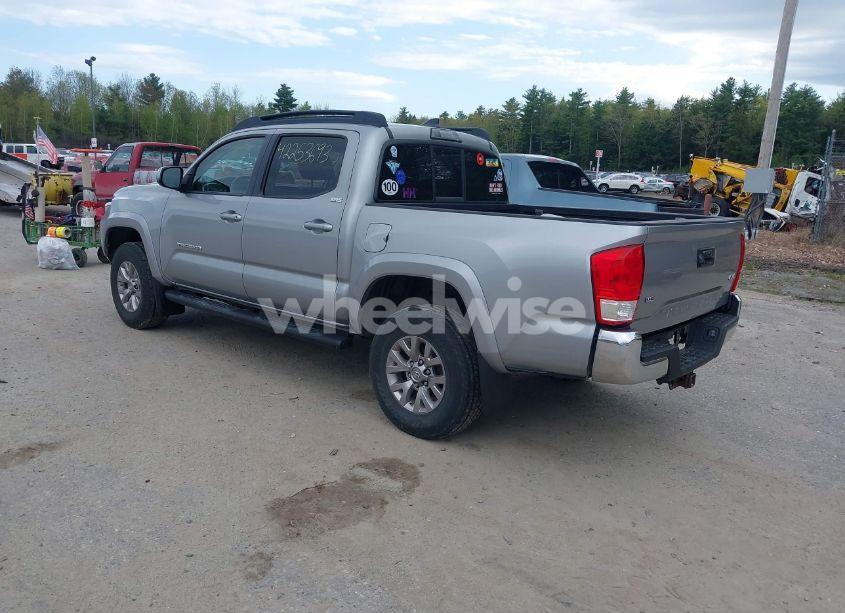 Photo 3 of 2016 Toyota Tacoma SR5 V6 (VIN 3TMCZ5AN1GM024101)
