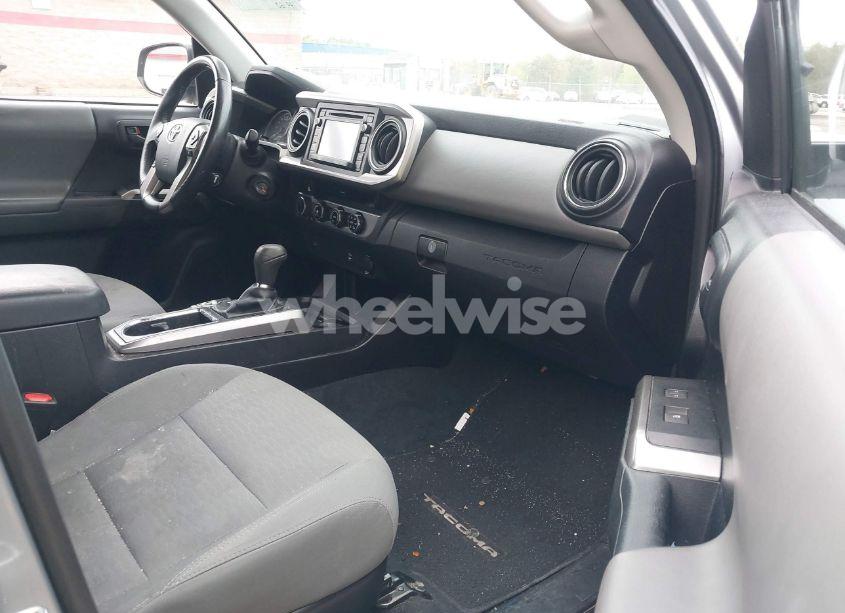 Photo 5 of 2016 Toyota Tacoma SR5 V6 (VIN 3TMCZ5AN1GM024101)