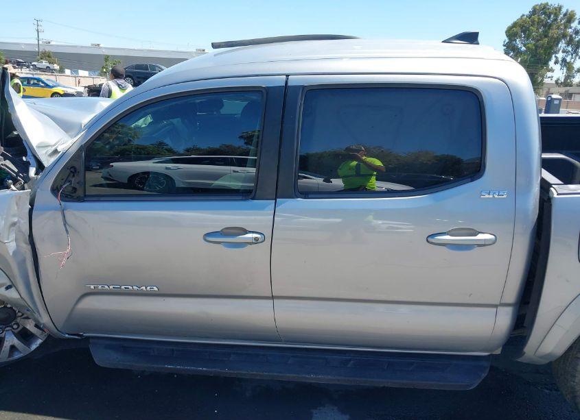 Photo 14 of 2017 Toyota Tacoma SR5 V6 (VIN 3TMCZ5AN1HM062574)