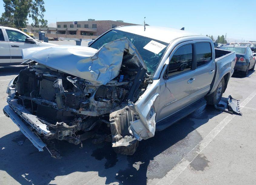 Photo 2 of 2017 Toyota Tacoma SR5 V6 (VIN 3TMCZ5AN1HM062574)