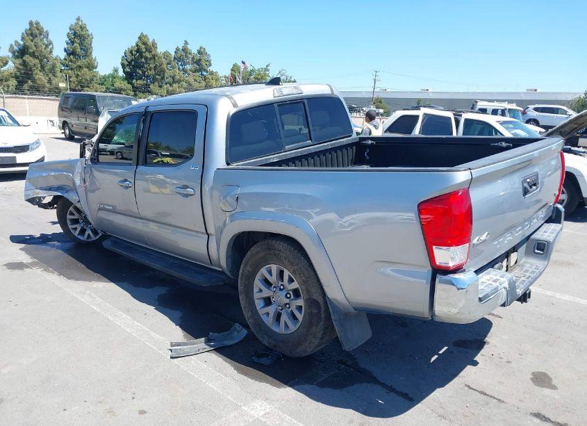 Photo 3 of 2017 Toyota Tacoma SR5 V6 (VIN 3TMCZ5AN1HM062574)