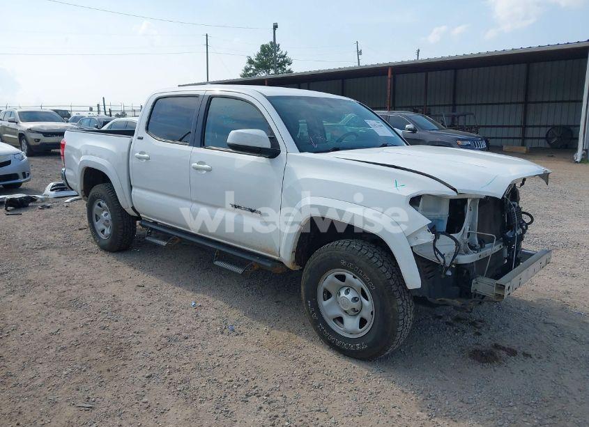 2017 Toyota Tacoma SR5 V6 (VIN 3TMCZ5AN1HM063580) main photo