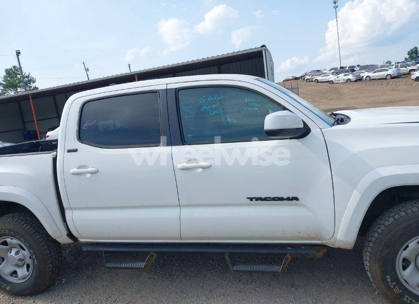 Photo 14 of 2017 Toyota Tacoma SR5 V6 (VIN 3TMCZ5AN1HM063580)