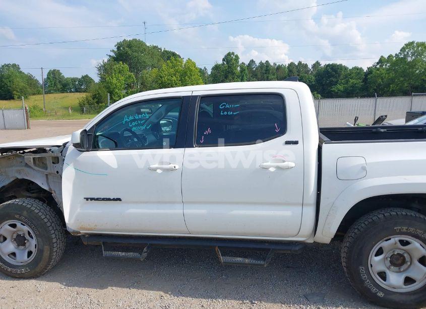 Photo 15 of 2017 Toyota Tacoma SR5 V6 (VIN 3TMCZ5AN1HM063580)