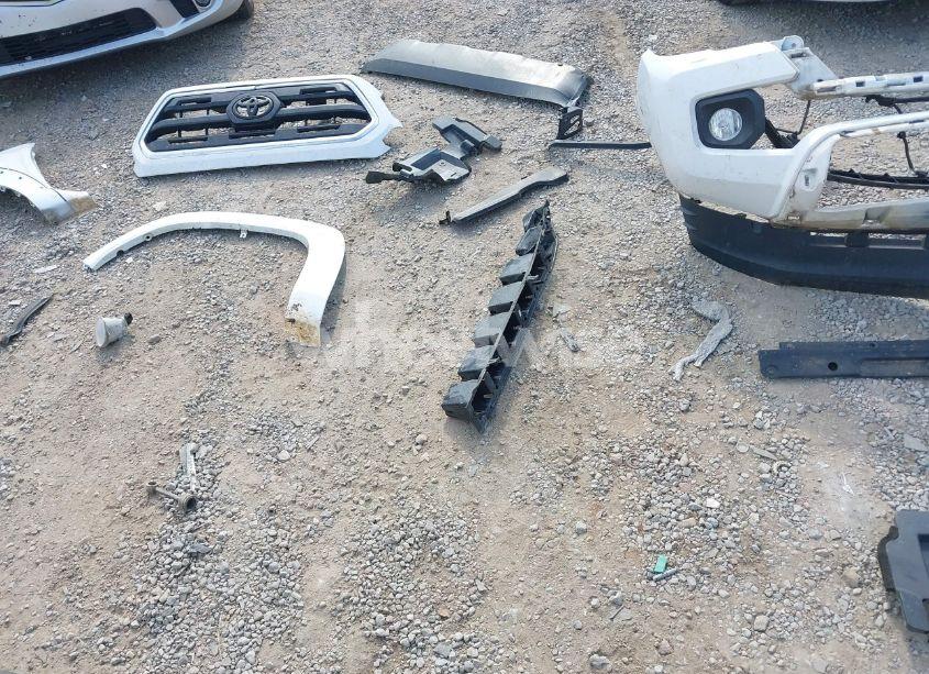 Photo 18 of 2017 Toyota Tacoma SR5 V6 (VIN 3TMCZ5AN1HM063580)