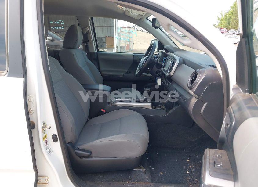 Photo 21 of 2017 Toyota Tacoma SR5 V6 (VIN 3TMCZ5AN1HM063580)