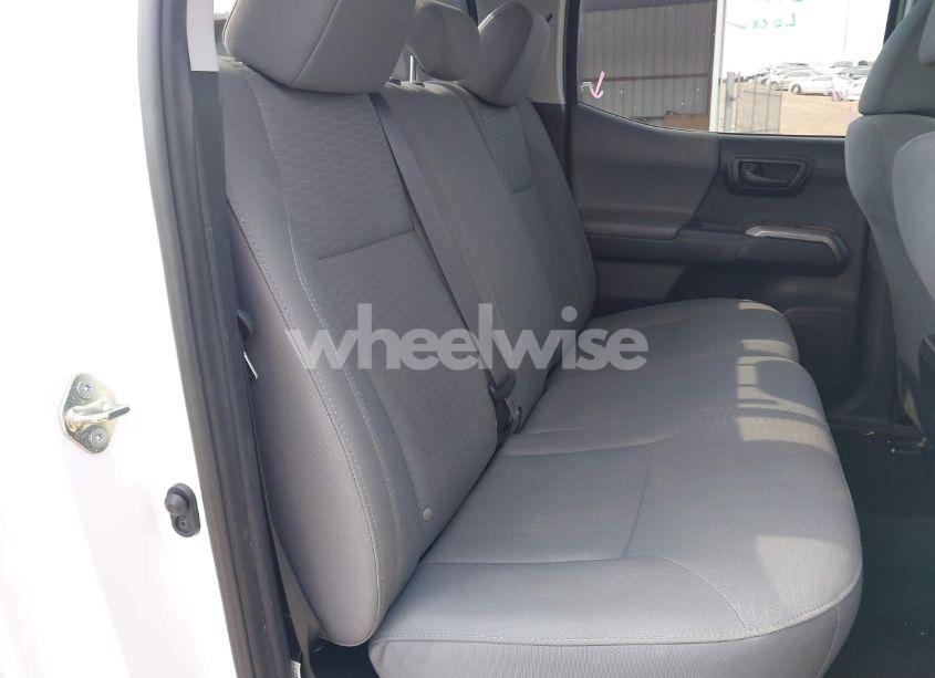 Photo 8 of 2017 Toyota Tacoma SR5 V6 (VIN 3TMCZ5AN1HM063580)