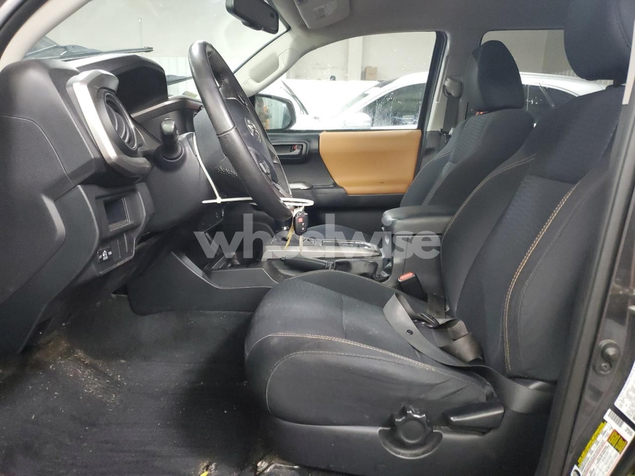 Photo 7 of 2017 TOYOTA TACOMA DOUBLE CAB (VIN 3TMCZ5AN1HM067936)