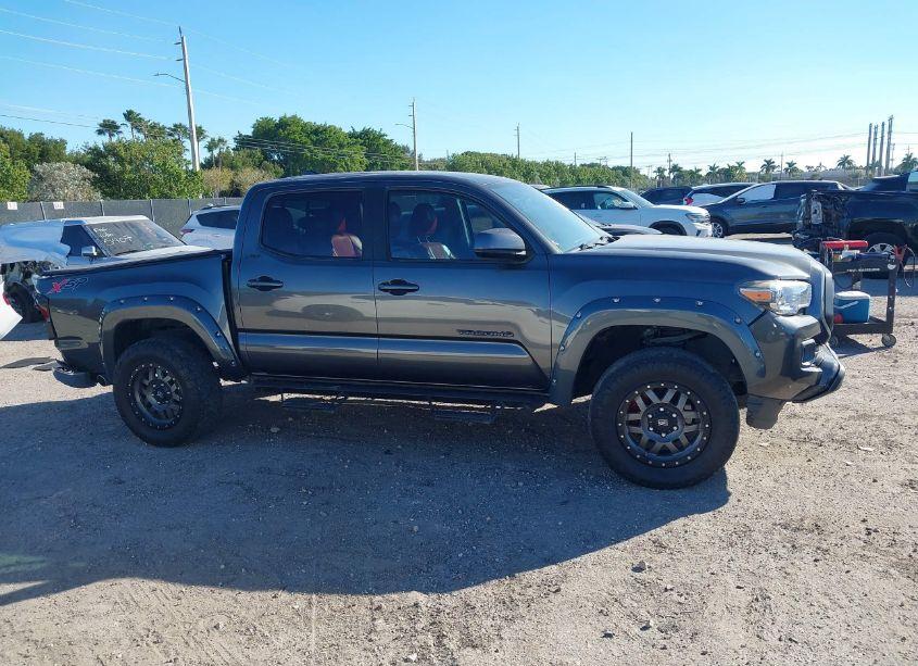 Photo 13 of 2017 Toyota Tacoma SR5 V6 (VIN 3TMCZ5AN1HM072523)