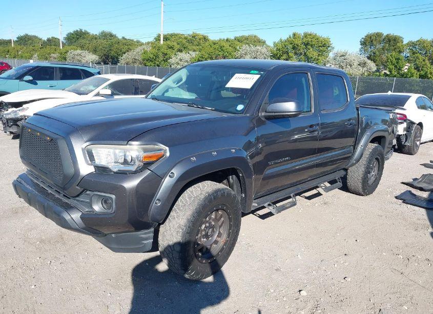 Photo 2 of 2017 Toyota Tacoma SR5 V6 (VIN 3TMCZ5AN1HM072523)