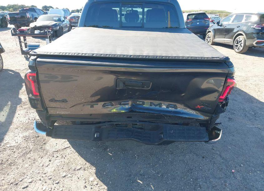 Photo 6 of 2017 Toyota Tacoma SR5 V6 (VIN 3TMCZ5AN1HM072523)