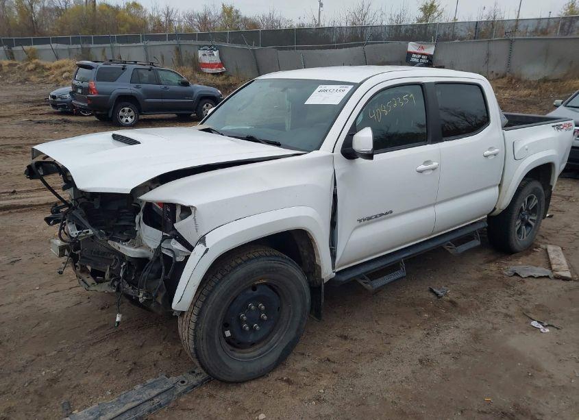 Photo 2 of 2017 Toyota Tacoma TRD SPORT (VIN 3TMCZ5AN1HM073509)