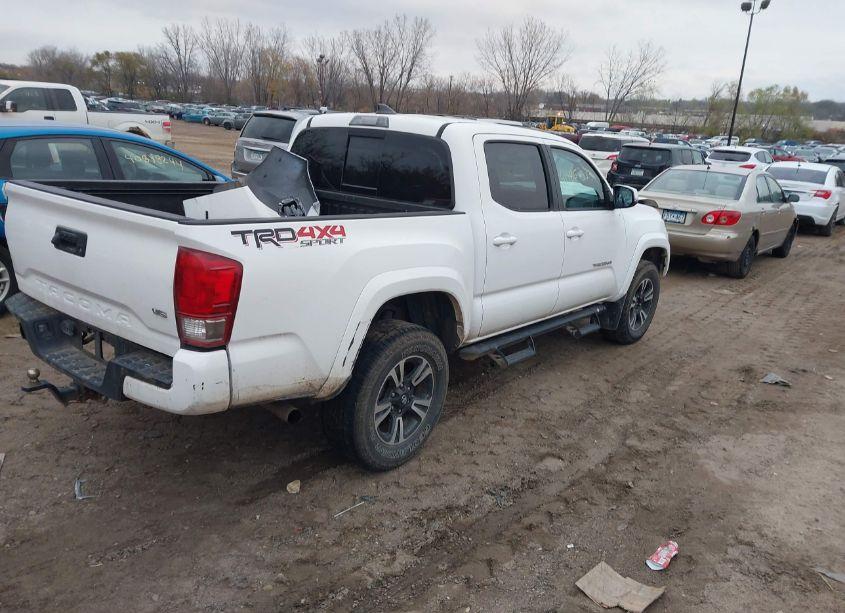 Photo 4 of 2017 Toyota Tacoma TRD SPORT (VIN 3TMCZ5AN1HM073509)