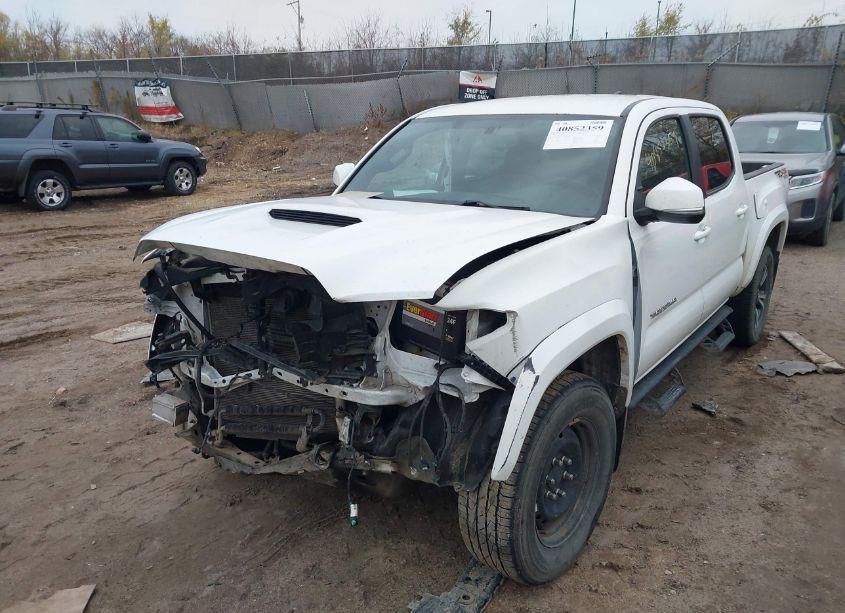 Photo 6 of 2017 Toyota Tacoma TRD SPORT (VIN 3TMCZ5AN1HM073509)