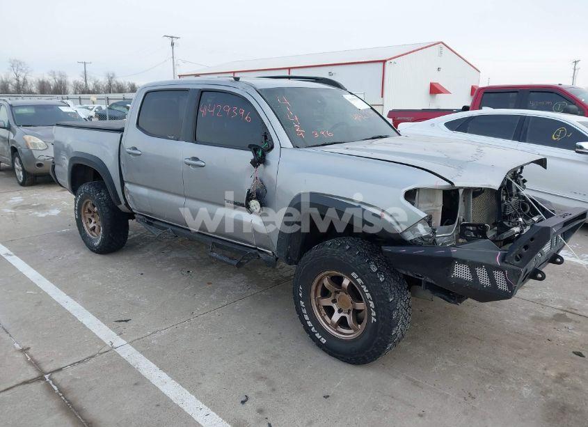 2018 Toyota Tacoma TRD OFF ROAD (VIN 3TMCZ5AN1JM135996) main photo