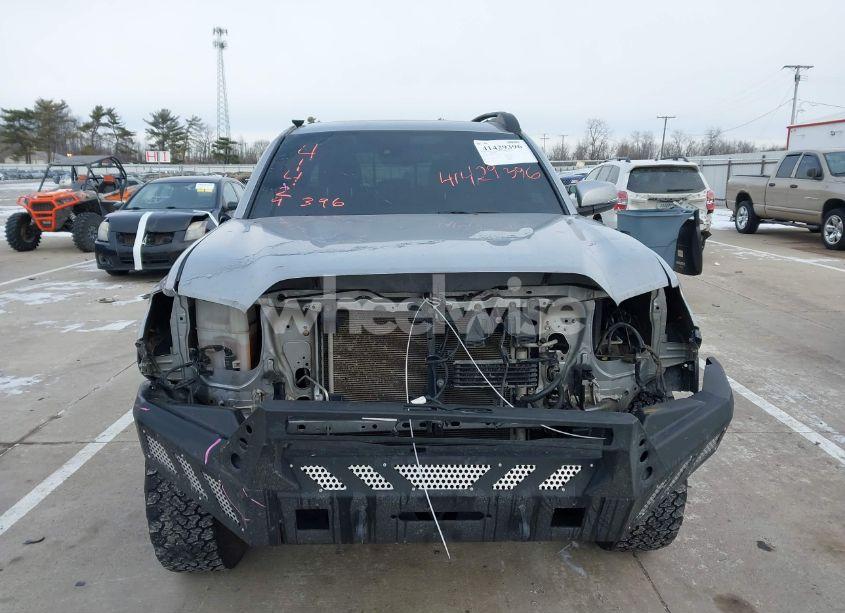 Photo 12 of 2018 Toyota Tacoma TRD OFF ROAD (VIN 3TMCZ5AN1JM135996)