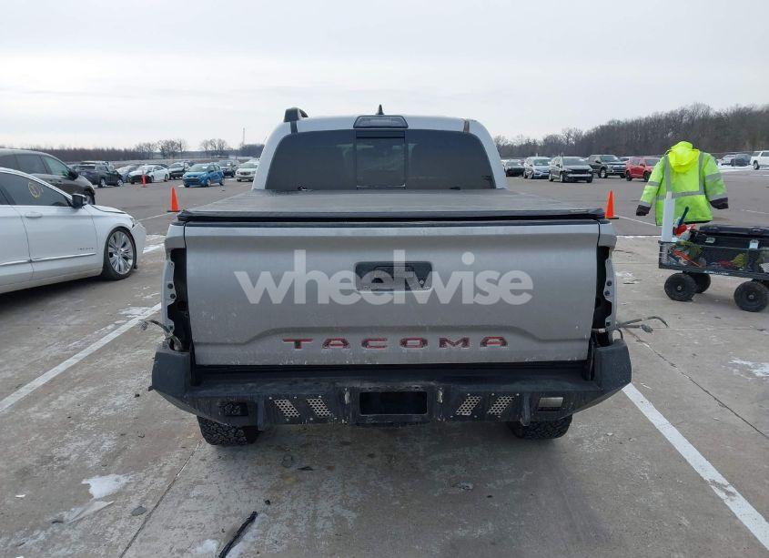 Photo 16 of 2018 Toyota Tacoma TRD OFF ROAD (VIN 3TMCZ5AN1JM135996)