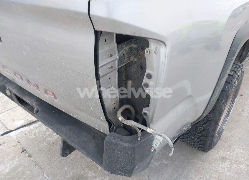 Photo 17 of 2018 Toyota Tacoma TRD OFF ROAD (VIN 3TMCZ5AN1JM135996)