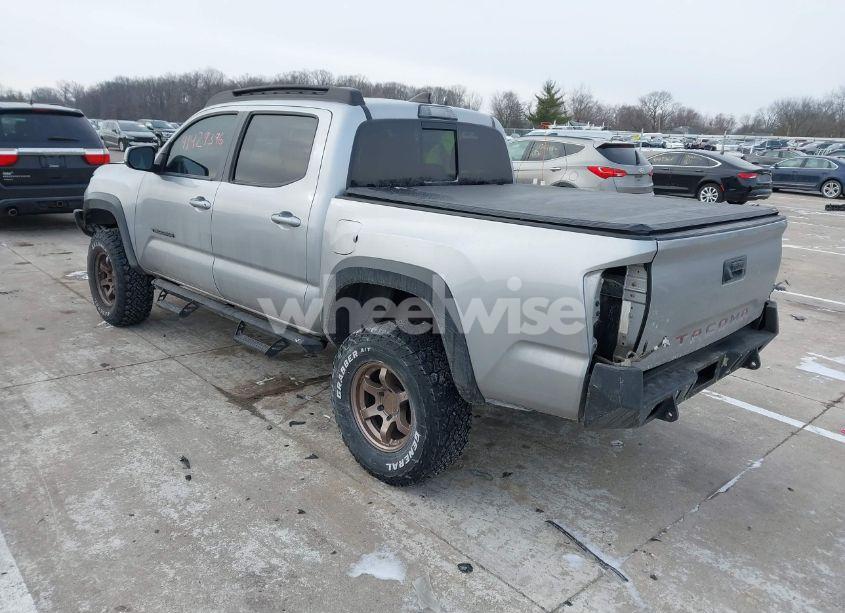 Photo 3 of 2018 Toyota Tacoma TRD OFF ROAD (VIN 3TMCZ5AN1JM135996)
