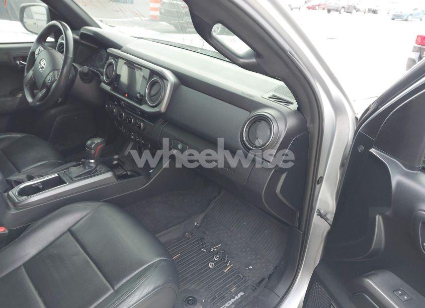 Photo 5 of 2018 Toyota Tacoma TRD OFF ROAD (VIN 3TMCZ5AN1JM135996)