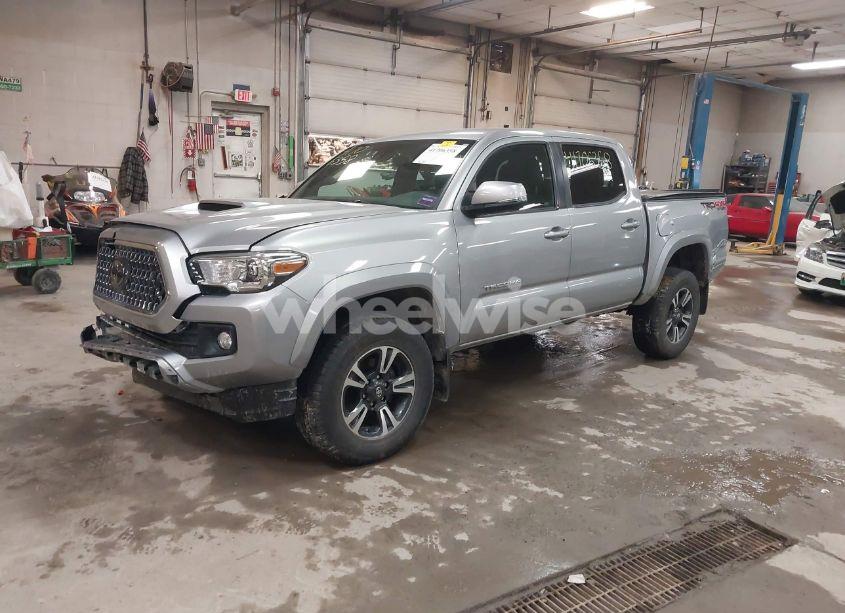 Photo 2 of 2018 Toyota Tacoma TRD SPORT (VIN 3TMCZ5AN1JM149820)