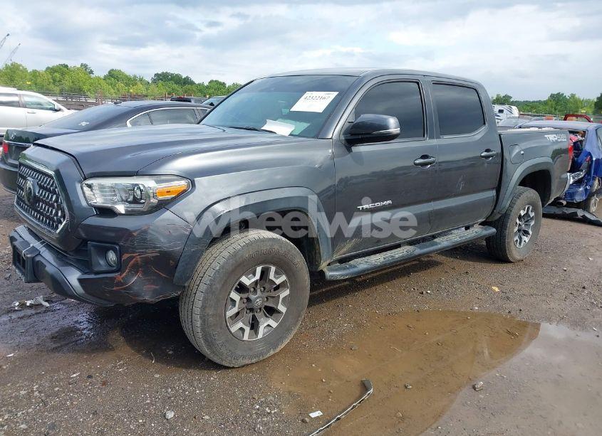 Photo 2 of 2018 Toyota Tacoma TRD OFF ROAD (VIN 3TMCZ5AN1JM178654)