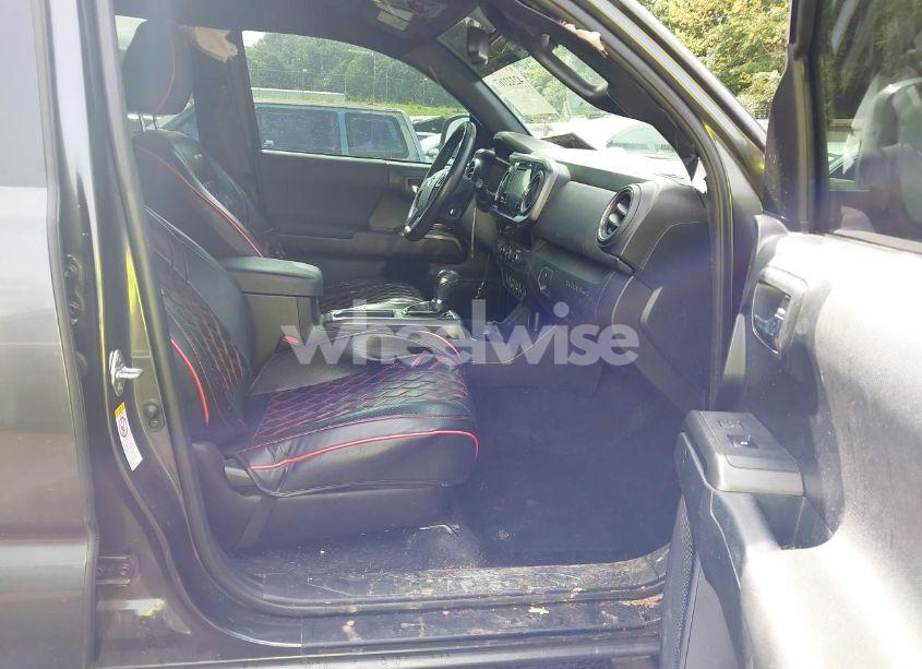 Photo 5 of 2018 Toyota Tacoma TRD OFF ROAD (VIN 3TMCZ5AN1JM178654)